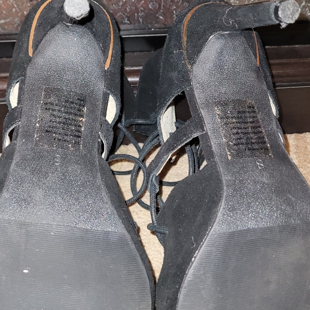 Shoes - Picture 3 of 4